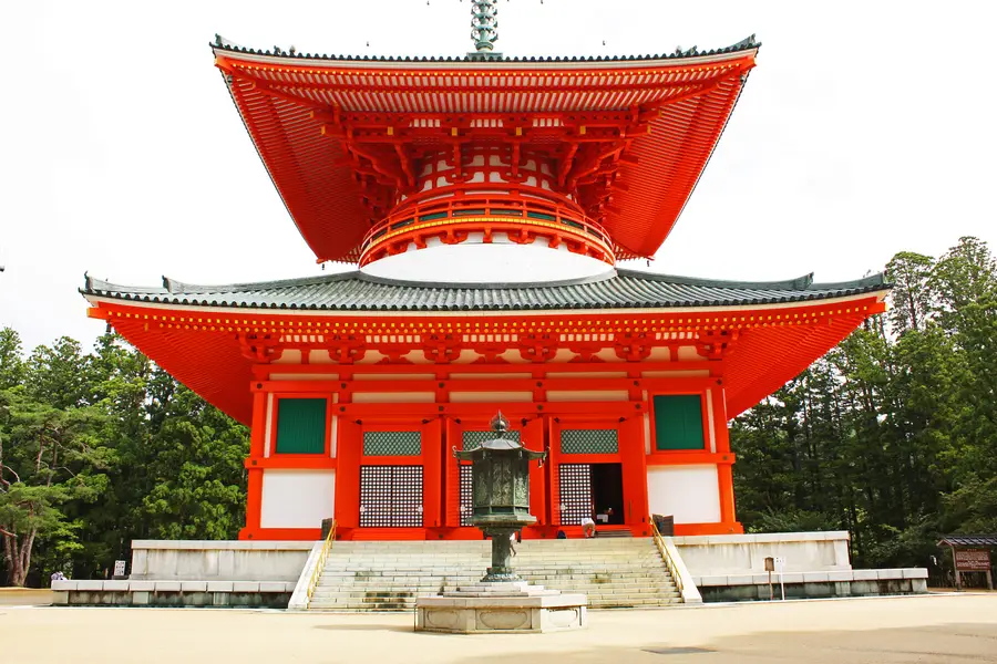 高野山 壇上伽藍の根本大塔（朱塗りの多宝塔）